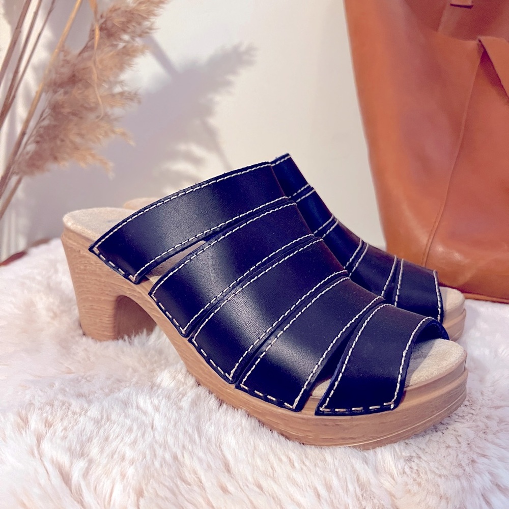 CALOU Stockholm 

Peep Toe Heeled Sandal Clogs 

EU 37 6.5/7